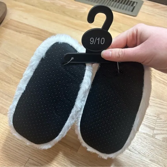 Abominable Snowman Slippers NWT 9/10 Kids Toddler Rudolph the Red Nosed Reindeer