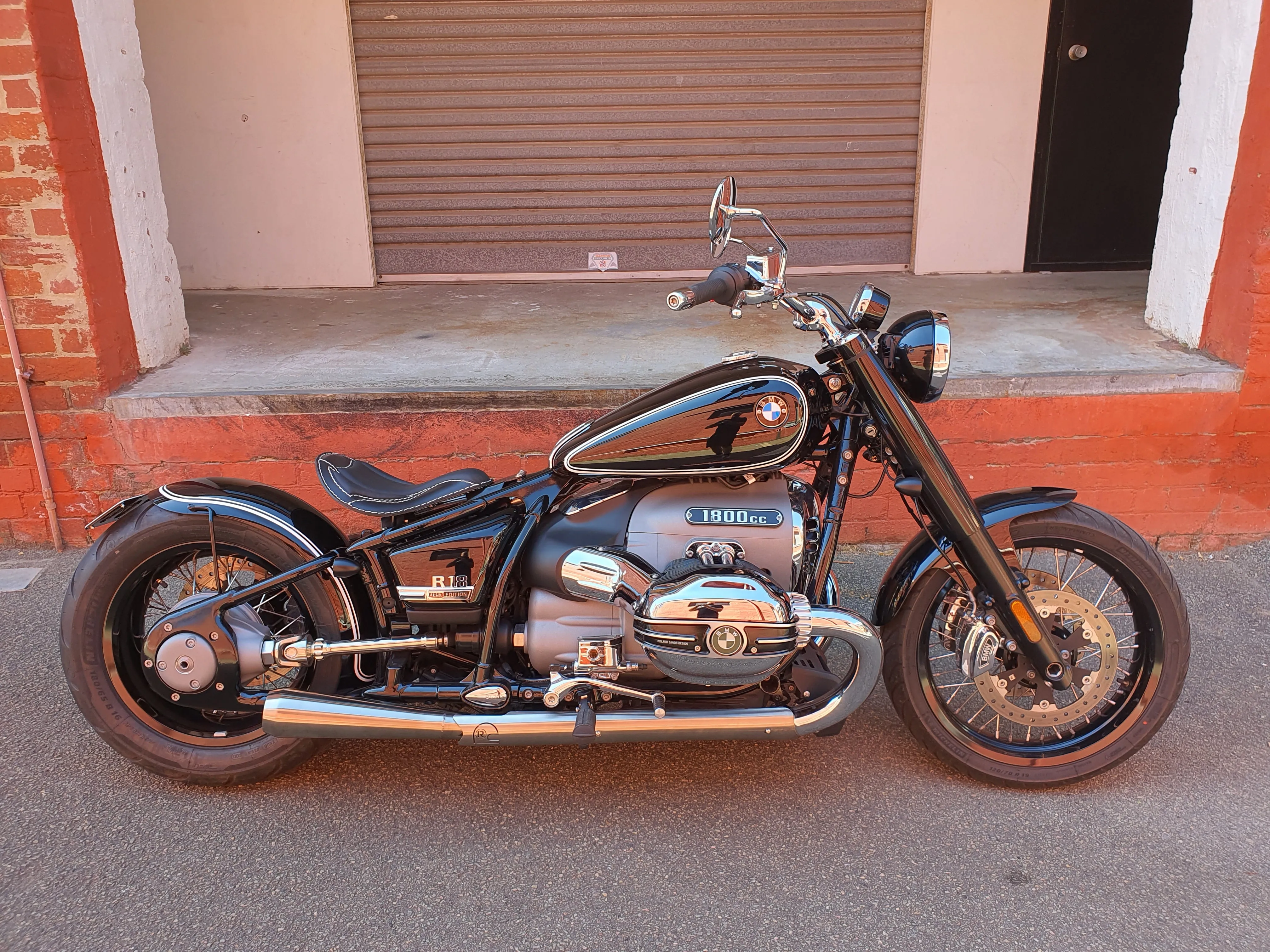 BMW R18 custom exhaust