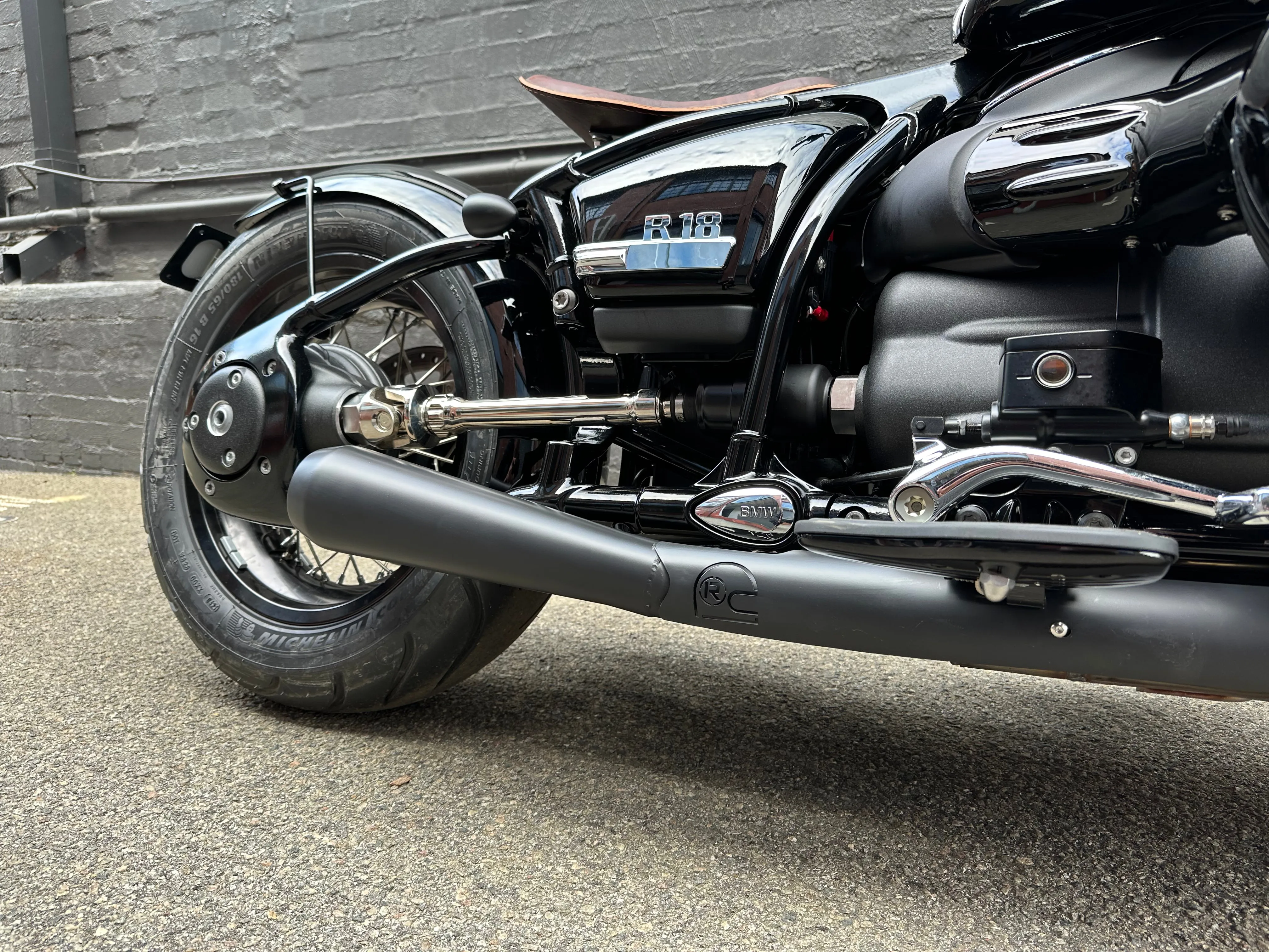 BMW R18 custom exhaust