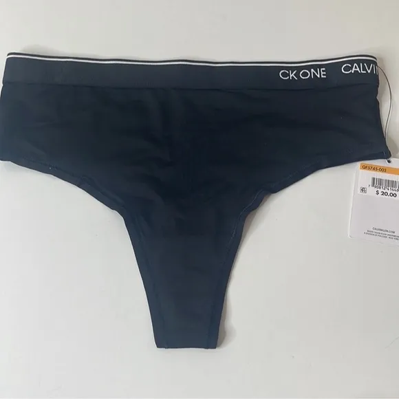 Calvin Klein Assortment of Thong Panties - 5 Pairs. Size Small / 5