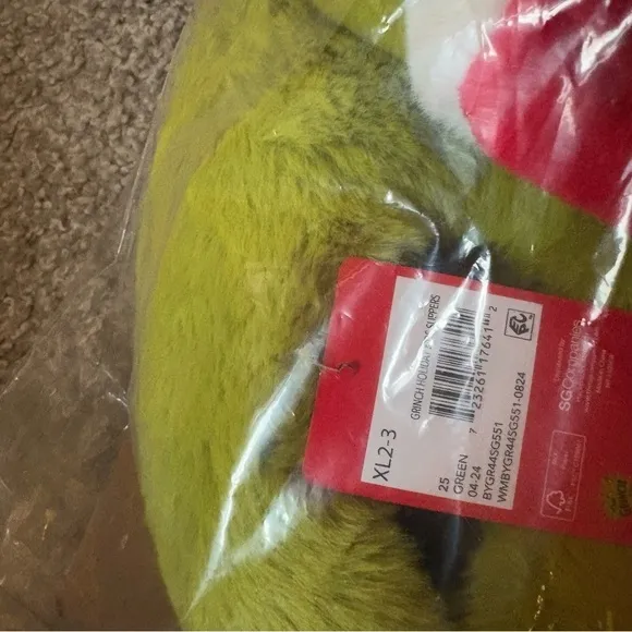 Dr. Seuss Grinch Fuzzy Plush 3D Slippers NEW Kids Sz 2-3 Green Christmas
