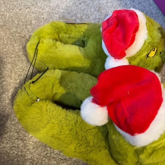 Dr. Seuss Grinch Fuzzy Plush 3D Slippers NEW Kids Sz 2-3 Green Christmas