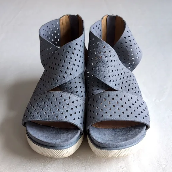 EILEEN FISHER - Sport Platform Strappy Sandal In Pale Sky Size 8.5