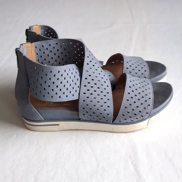EILEEN FISHER - Sport Platform Strappy Sandal In Pale Sky Size 8.5