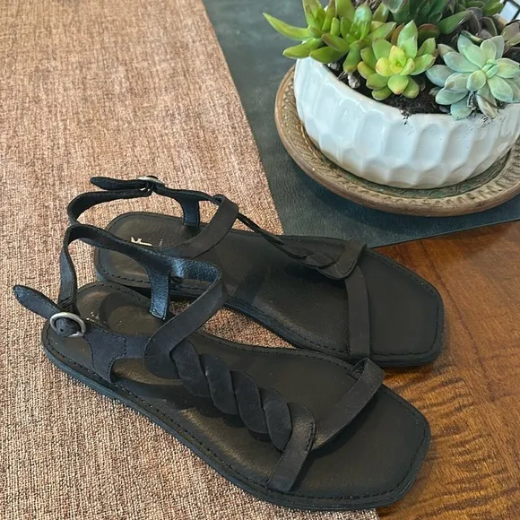 FRYE black Sydney braided sandals (US size 7) ✨