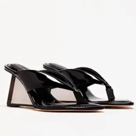 GOOD AMERICAN Cinder-f*king-rella Thong Wedges - Black Patent