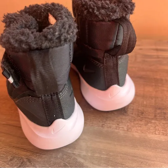 Nike Flex Advance Slip-On Bootie