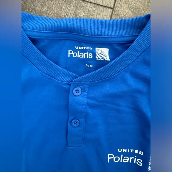 NWT United Polaris Pajamas   2 pairs of slippers