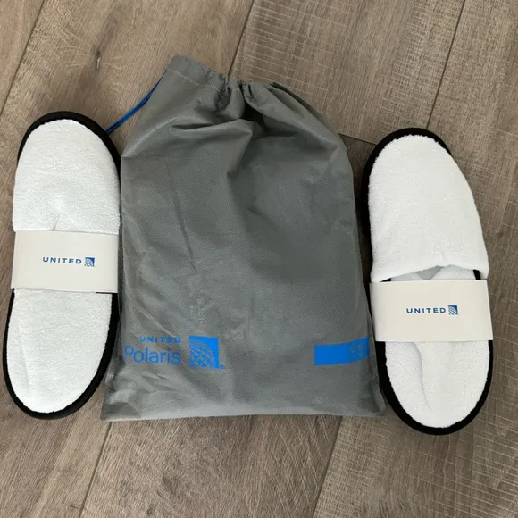 NWT United Polaris Pajamas   2 pairs of slippers