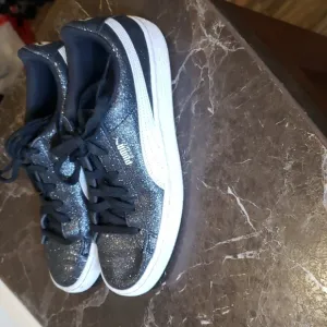Pumas size 5.5C‎