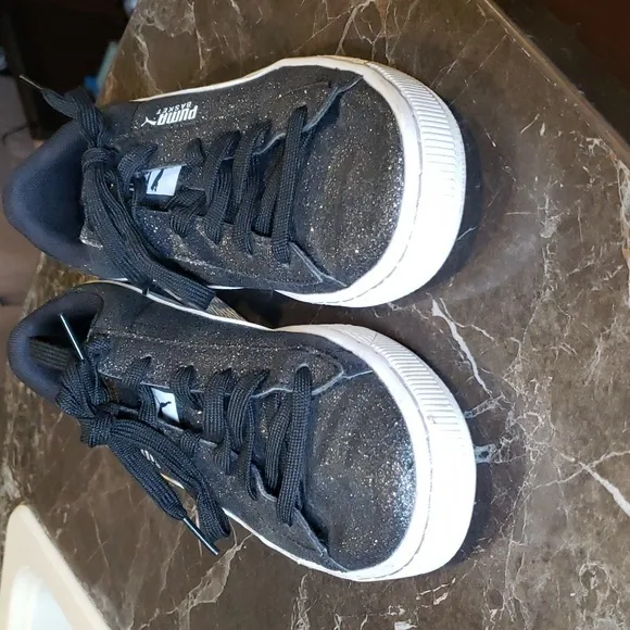 Pumas size 5.5C‎