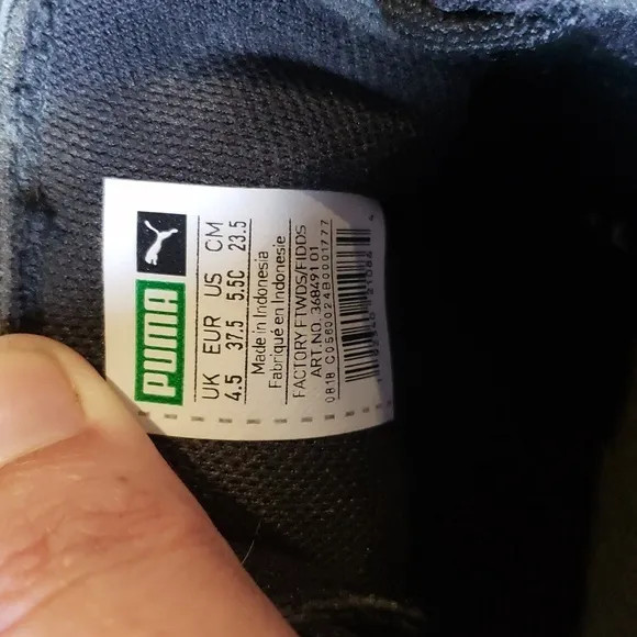 Pumas size 5.5C‎
