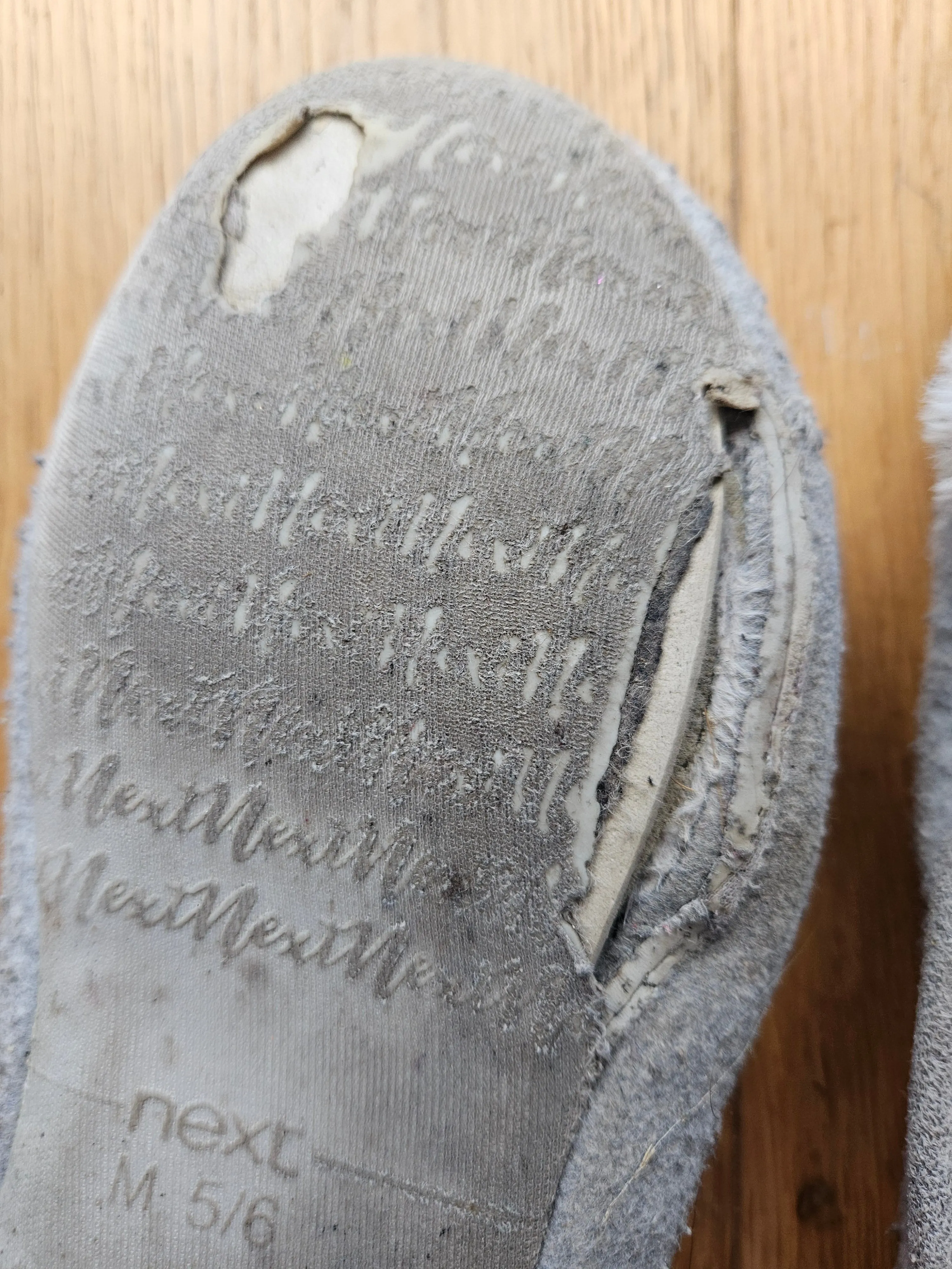 Stinky dirty and heavily worn slippers, UK 5/6