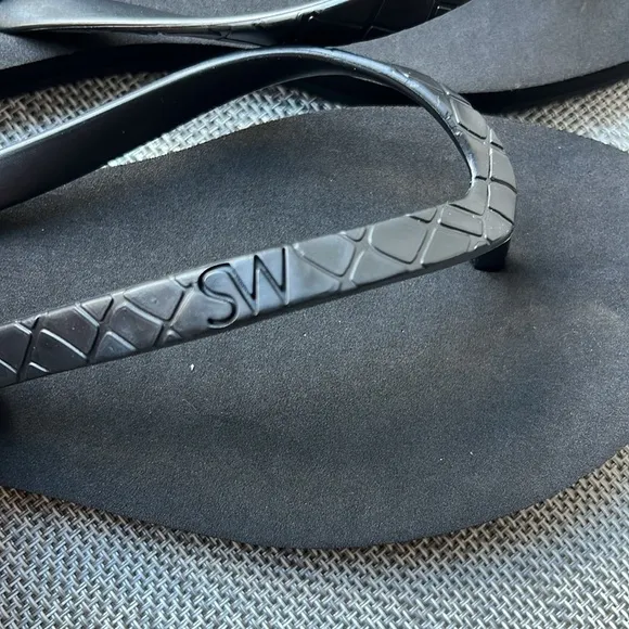 Stuart Weitzman Embossed Flip Flop (Women) size 8 black new