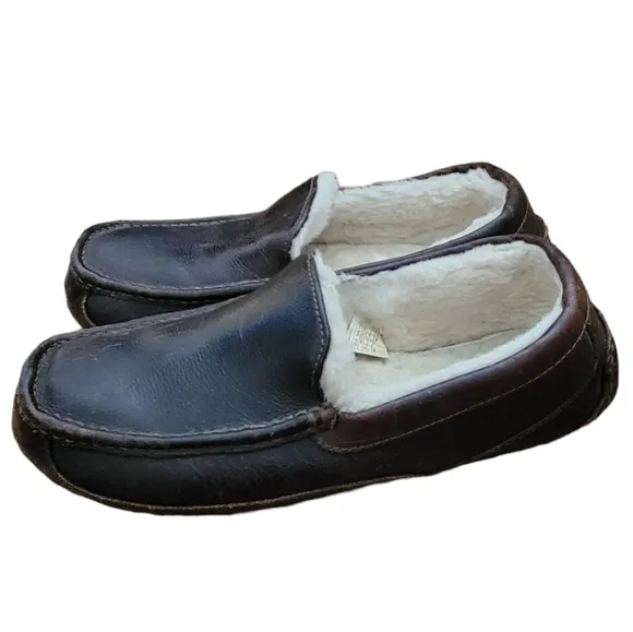 UGG Ascot Leather Slipper 11