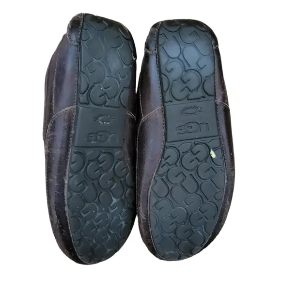 UGG Ascot Leather Slipper 11