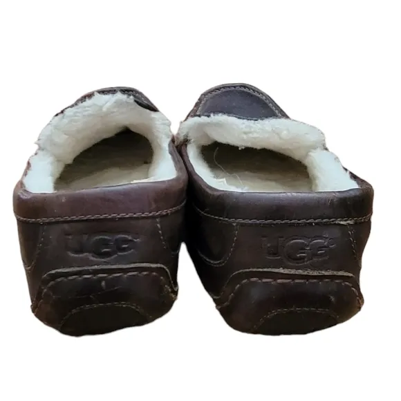 UGG Ascot Leather Slipper 11