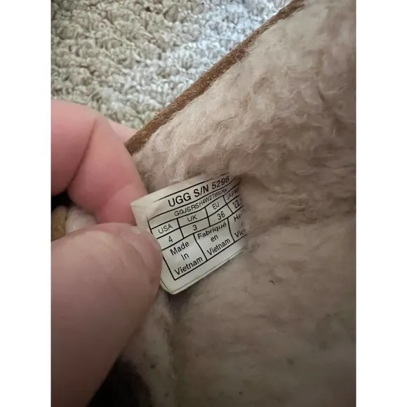 UGG kids Dakota slippers