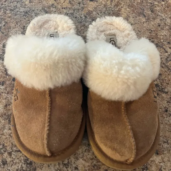 UGG Kids Slippers Youth Size 12
