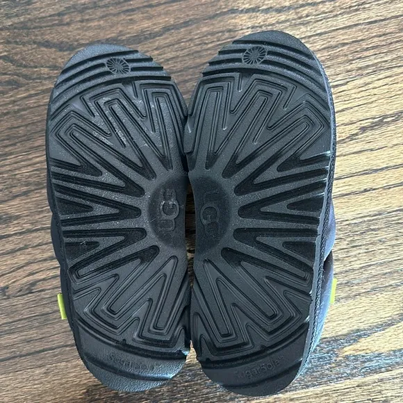 Ugg Tasman kids slippers size 2
