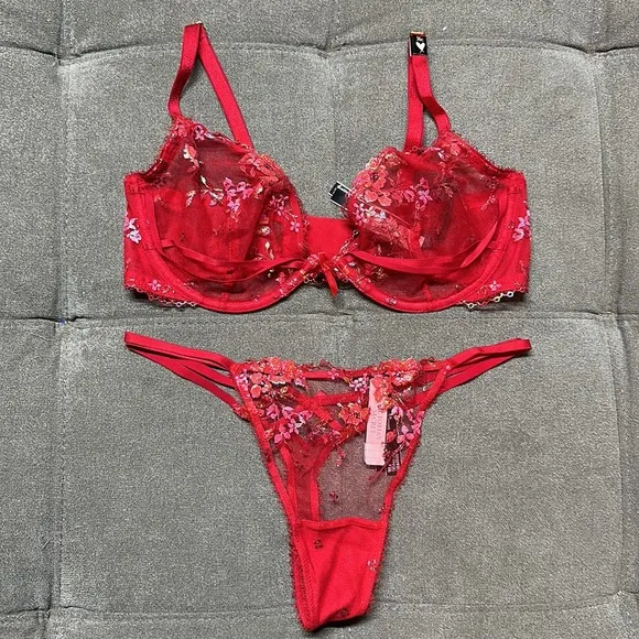 🥰🥰Victoria’s Secret Bra and Thong Set🥰🥰