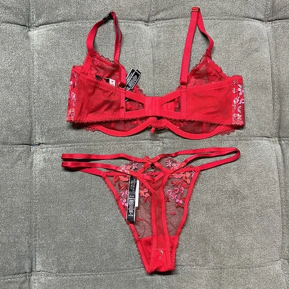 🥰🥰Victoria’s Secret Bra and Thong Set🥰🥰