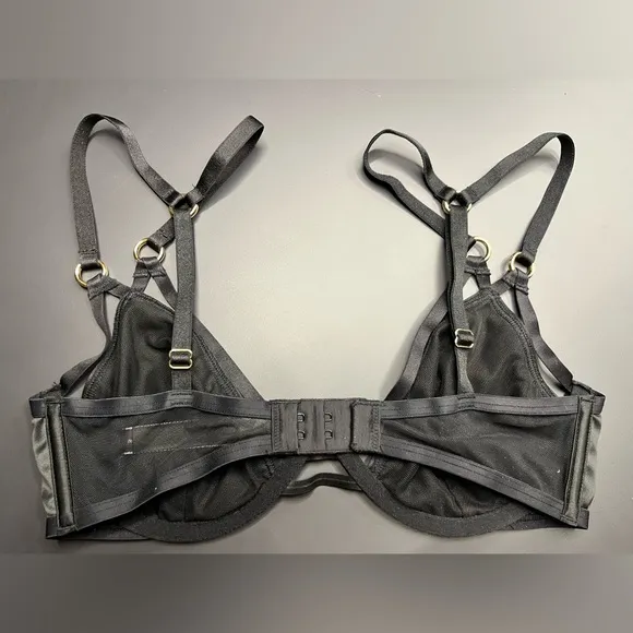 VICTORIA’S SECRET VS Very Sexy 2-Pc Strappy Bra and Panty Lingerie Set - 32D/S