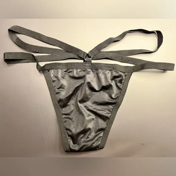 VICTORIA’S SECRET VS Very Sexy 2-Pc Strappy Bra and Panty Lingerie Set - 32D/S
